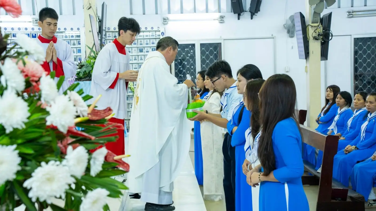 Thánh lễ Đức Mẹ dâng mình 21.11.2025 tại Giáo xứ Thánh Martino 52 Thánh lễ Đức Mẹ dâng mình 21.11.2025 tại Giáo xứ Thánh Martino - ảnh 51