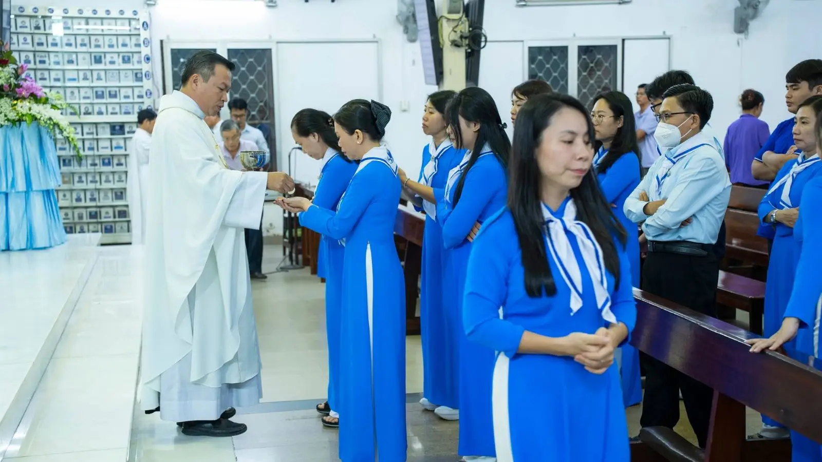 Thánh lễ Đức Mẹ dâng mình 21.11.2025 tại Giáo xứ Thánh Martino 59 Thánh lễ Đức Mẹ dâng mình 21.11.2025 tại Giáo xứ Thánh Martino - ảnh 58