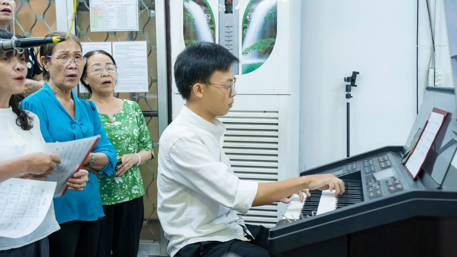 Thánh lễ Đức Mẹ dâng mình 21.11.2025 tại Giáo xứ Thánh Martino 67 Thánh lễ Đức Mẹ dâng mình 21.11.2025 tại Giáo xứ Thánh Martino - ảnh 66