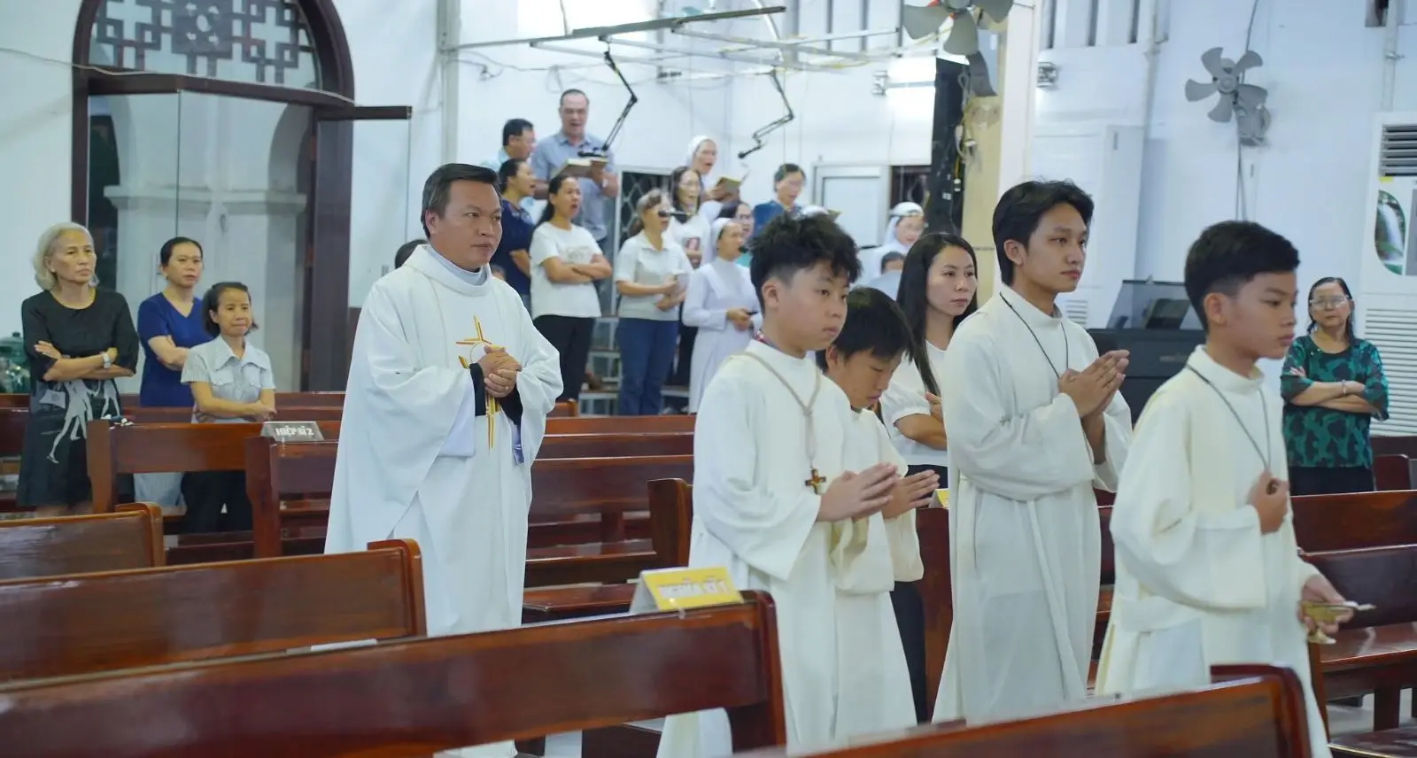 Thánh lễ mừng kính Thánh Carlo Acutis – Bổn mạng Ban Lễ sinh - ảnh 23