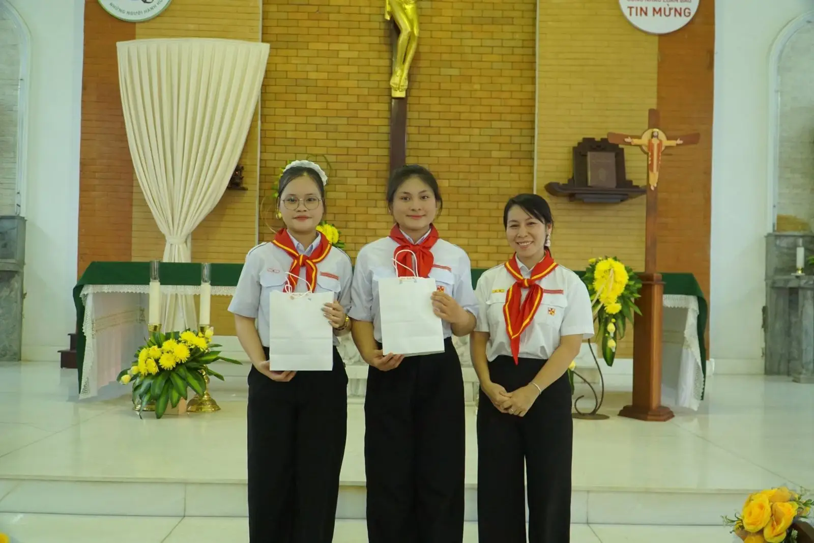 Thánh lễ tổng kết năm học 2024–2025 và đón mùa hè 37 Thánh lễ tổng kết năm học 2024–2025 và đón mùa hè - ảnh 36
