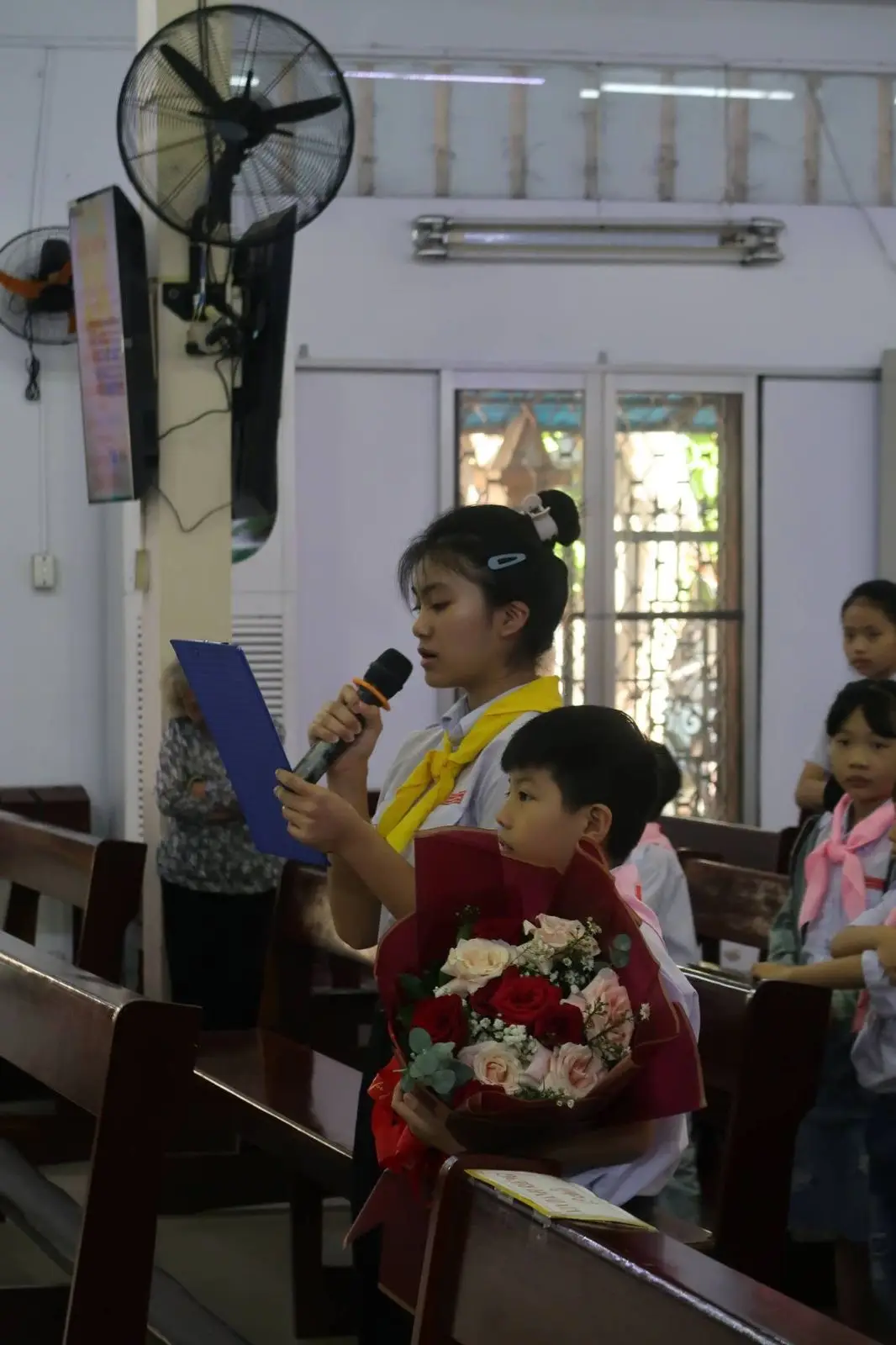 Thiếu nhi tri ân Cha Sở nhân kỷ niệm 13 năm thụ phong Linh mục 29.06.2024 - ảnh 1