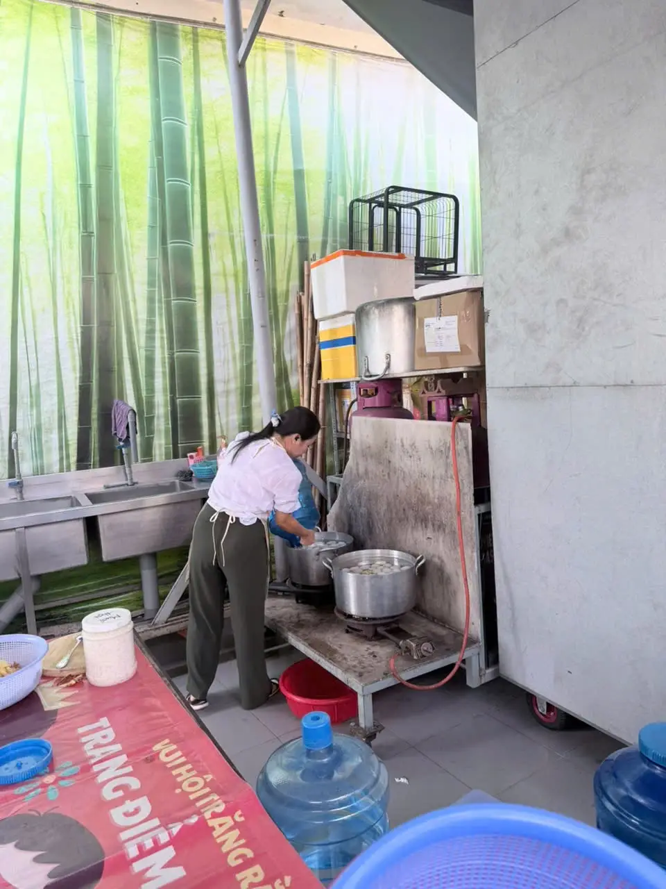 Trứng Phục Sinh – dấu chỉ của sự sống mới do giới trẻ Giáo xứ thực hiện 3 Trứng Phục Sinh – dấu chỉ của sự sống mới do giới trẻ Giáo xứ thực hiện - ảnh 2