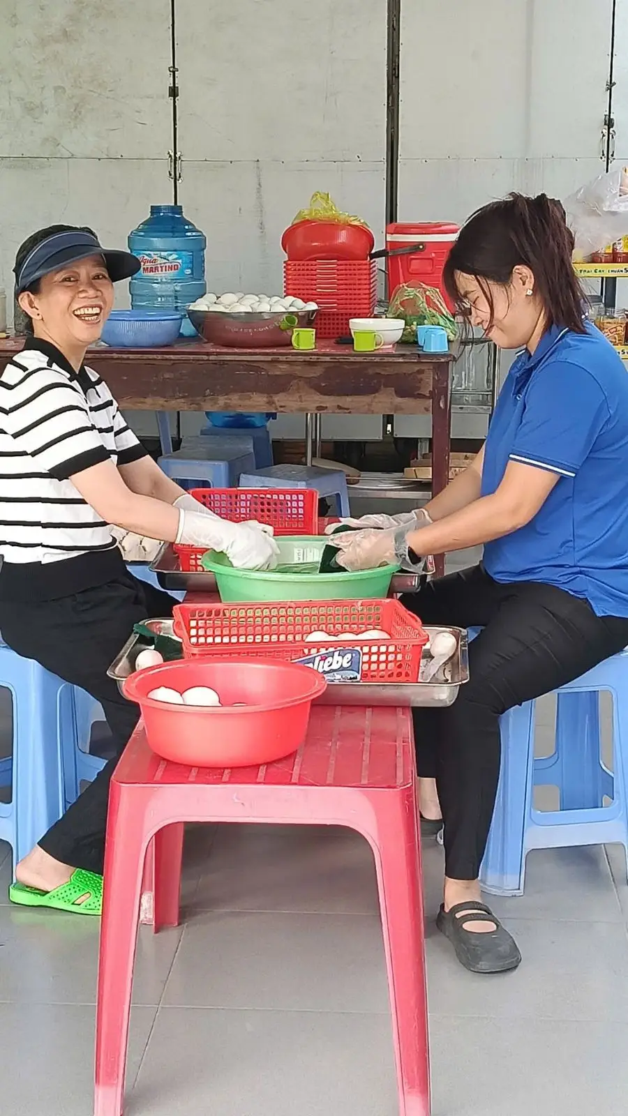 Trứng Phục Sinh – dấu chỉ của sự sống mới do giới trẻ Giáo xứ thực hiện 10 Trứng Phục Sinh – dấu chỉ của sự sống mới do giới trẻ Giáo xứ thực hiện - ảnh 9